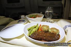 Jun 23, 2021 · 經查，這起事件發生在17日華航飛美西某航班，包下商務艙第一區全數座位大戶，正是身兼華航董事的某航運公司董座。 旅行社以代訂機票經驗指出，飛美西商務艙全額票價20餘萬元，華航商務艙第一區共24個位子，全額近500萬元，航空公司會另給折扣，因此外傳. æ¾³æ´² è¯èˆªå•†å‹™è‰™åŠvipç¾Žé£Ÿ å‰Žæœ‰å…¶é£Ÿ