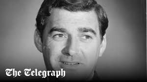 Ewan MacNaughton, affable 'Telegraph' journalist who as syndication manager  spread the paper's articles and pictures across the world