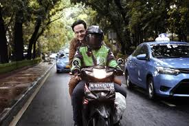 Semua pengguna jalan raya haruslah berganding bahuuntuk menyelesaikan masalah sebelum nasi menjadi bubur agar pengguna jalanraya dapat menggunakan jalan raya dengan selamat. Ojek Online Harus Jadi Pelopor Keselamatan Di Jalan Raya