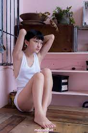 Cô em xinh đẹp hút hồn, vú cô tuy nhỏ nhưng lồn còn trinh | AnhSex18