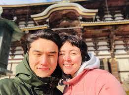 Финансовые трудности вынуждают овдовевшего короля взять в жены гаятри, дочь самого богатого ростовщика. Pin Na Doske Saburovs