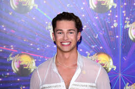 5 listopada 1994), zawodowo znany jako aj pritchard , to brytyjski tancerz, choreograf i osobowość telewizyjna. Former Strictly Star Aj Pritchard Says He Wants To Emulate Ant And Dec News Shopper
