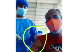 Hari itu saya vaksin 559 orang. Video Viral Pria Disuntik Jarum Kosong Saat Vaksinasi Lokasinya Bukan Di Indonesia Halaman All Kompas Com