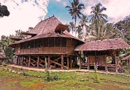 Rumah adat suku batak lebih dikenal dengan nama rumah bolon atau rumah gorga. Inilah 10 Rumah Adat Sumatera Utara Dari Berbagai Suku Pariwisata Sumut