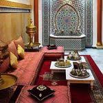 L Image Contient Peut Etre Salon Table Et Interieur Decor Home Living Room Living Room Sofa Design Moroccan Living Room