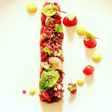 Tartare De Bison A L Erable Pecanes Caramelisees A L Erable Noisettes Mayonnaise A La Canneberge Et Canneberges Givrees Marchejeantalon Mtl Mtlfood Bis