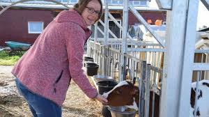She was born in 1980s, in millennials generation. Auf Dem Bauernhof Marion Reimers Aus Wacken Ruft Dazu Auf Ihren Pflaumenbaum Mit Eiern Zu Schmucken Shz De