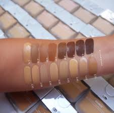 Gradients of color allowed for the depiction of a wide shade range of foundation shades, while still leveraging the beautyblender signature pink. Trendmood Swatches Beautyblender New Bounce Liquid Facebook