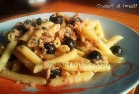 Ricetta vegana, semplice e ricca di gusto come preparare la pasta con broccoli, insaporita unicamente con olio e aglio: Pasta Con Tonno E Olive Nere Ricetta Semplice Studenti Ai Fornelli