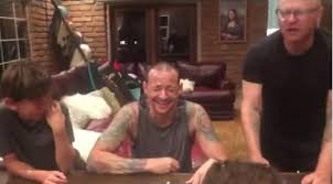 May 22, 2021 · bennington, vt some know bennington as vermont's first town (it was chartered way back in 1749), others recognize it from the legendary stories of ethan allen and the green mountain boys. Chester Bennington Smiling 36 Hours Before He Commited Suicide Pics