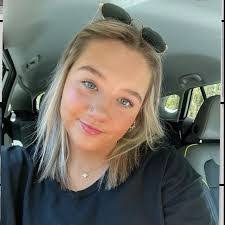 Molly Ledford's Instagram, Twitter & Facebook