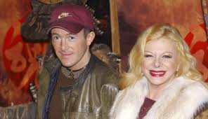 Una spettatrice chiamò in studio per dire a sandra milo che il figlio ciro aveva avuto un incidente. Sandra Milo I Figli La Fanno Lavorare E Lei A Doverli Mantenere