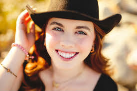 Monica Moraga's Instagram, Twitter & Facebook