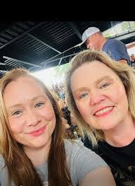 Diane Kloc's Instagram, Twitter & Facebook