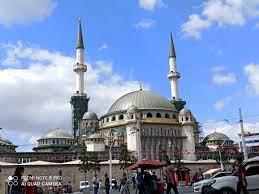 Taksim'e çağdaş bir cami yapılmalı diye düşünüyorum. Taksim Moschee Wikipedia