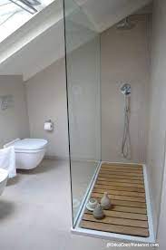 En peignant les murs et le plafond avec de telles. Bien Amenager Une Salle De Bains Sous Les Combles Reve De Combles