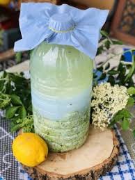 Sirop de soc, bautura racoritoare ce nu ar trebui sa ne lipseasca din frigider in aceasta perioada dar evident, va recomand sa pregatiti si pentru iarna, astfel ne vom putea bucura tot anul de minunata aroma a socului. Sirop De Soc 100 Natural FÄƒrÄƒ ConservanÈ›i La Cald Sau La Rece Chef Nicolaie Tomescu