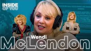 Wendi McLendon-Cove-哔哩哔哩_Bilibili