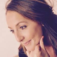 Anna Leroy (@AnnaLer83971690)