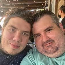 Efren Loza's Instagram, Twitter & Facebook