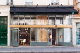 Le cuisinier s'installe à votre table et prépare votre repas sous vos yeux. David Toutain Exceptionnel Restaurant 2 Etoils Michelin Paris Gourmand
