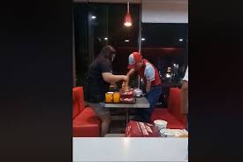 Kasipagan Ng Pwd Na Service Crew Sa Isang Fast Food Chain Nag Viral Abs Cbn News