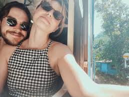 Melissa Benoist Chris Wood Honeymoon Glow Melissa Benoist Melissa Supergirl Chris Wood