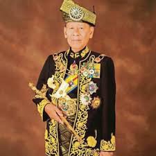 Cucu sultan kedah, raja sarina iskandar semalam telah memuat naik ucapan penghormatan kepada datuknya, tuanku abdul halim mu'adzam shah menerusi instagram. Alfatihah Sultan Kedah Mangkat