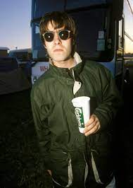 Nel 2014, per la serie chasing the sun di big brother recordings, fu annunciata la ristampa dei primi tre album degli oasis in edizioni rimasterizzate e con contenuti bonus rari ed esclusivi. Liam Gallagher S Best Parkas Coats And Outerwear British Gq