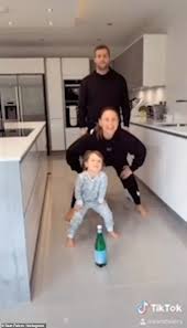 Check out a collection of in style x billie faiers dinner arrivals photos and editorial stock pictures. Sam Faiers Shows Off Her Huge New Kitchen As She Dances With Family On Tiktok Daily Mail Online