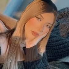 Iris Kitchen's Instagram, Twitter & Facebook