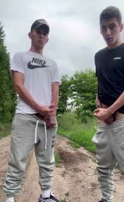Straight Friends wanking and Cumming Outdoor - ThisVid.com