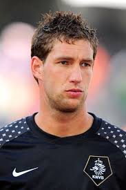 Maarten stekelenburg is a professional footballer who currently plays as a goalkeeper for the english club everton and netherlands national football team. Maarten Stekelenburg Alchetron The Free Social Encyclopedia