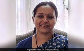 She has won kerala tv award for best news presenter. 1zqjzsj0wmk 4m