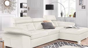 Um weißer einrichtung etwas mehr pepp zu verleihen, braucht es meist gar nicht viel, denn bereits kleine farbliche details können, stilvoll eingesetzt. Wohnzimmer Weiss Tipps Tricks Zur Einrichtung Baur