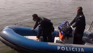 Намештај се ради искључиво од пуног дрвета. Bezuspesno Pokusao Da Sakrije Dokaze Policija Locirala Tajni Magacin Save Knezevica I Pronasla Opremu Kojom Je Unakazio Mnogobrojne Zrtve Alo Rs