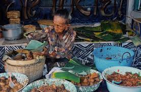 Gudeg yusu / added by grupmabar toraccinoquiz instagram post kuis toraccino sesi siang selasa 25 februari 2020 host lawrence anzela tot. Jadi Penjual Gudeg Tertua Di Jogja Ini 5 Fakta Mbah Lindu