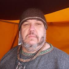 Any recommendations for a gardener to come and tidy up some headges please.