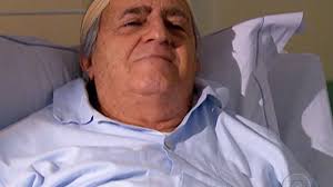 Cena em que Frederico (Fúlvio Stefanini) encontra Jacques (Ary Fontoura)  vivo, internado em uma clínica, e empresário conta toda a história sobre  seu desaparecimento após o acidente na África.