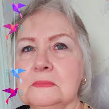 Making the bed with cats around: Mission Impossible! 😫