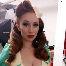 Scroll to see more images. 40 Pin Up Hairstyles For The Vintage Loving Girl