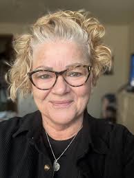 Another stunner! Here's Barb's before/after from our Monday Morning  Makeover. Great work Josif, Cathy Jo and Cassie! During the segment, Barb  explains why she reached out to Josif for help.  https://fox11online.com/good-day-wi/appleton-woman-seeks-a ...