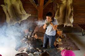 Ils peignaient ou sculptaient surtout des animaux, mais aussi des hommes et des signes géométriques. Comment Les Hommes Prehistoriques Vivaient Ils 1jour1actu Com L Actualite A Hauteur D Enfants