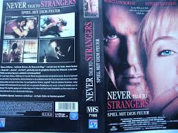 Rebecca de mornay is a troubled shrink who whilst dealing with the mind games of a serial killing loony (harry dean stanton), meets sexually charged latino guy (antonio banderas) and indulges in passions unbound. Never Talk To Strangers Rebecca Demornay Antonio Banderas Kaufen Filmundo