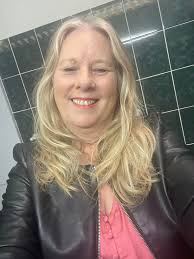 Copied and pasted: Update: woke this morning with about half my hair😞. The  rest seems to be coming out slowly throughout the day. So nobody be  surprised next time you see me.