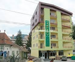 Hotelul a fost inaugurat în anul 2005, renovat complet în anul 2011și dispune de 40 de camere duble și 3 camere triple. Hotel Central Baile Olanesti Romania Camere Si Tarife Disponibile