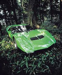 1970年 rx 500 ロータリーエンジン re を搭載したコンセプトカー マツダの創業50 周年を記念して命名され 1970 年の東京モーターショーに出品した ドアを上方に回転させて乗降するバタフライウイングや緑 黄 赤色の3 種類のテールランプなど斬新なコンセプトが話題
