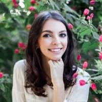 Samantha Knott's Instagram, Twitter & Facebook