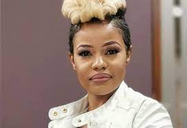 Tweeps react to Kelly Khumalo's sister Zandie gushing over advocate  Mshololo's beauty