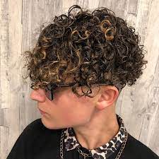 Men S Hair Haircuts Fade Haircuts Short Medium Long Buzzed Side Part Long Top Short Sides Hair Styl Erkek Sac Modelleri Sac Kesimi Kisa Sac Kesimleri